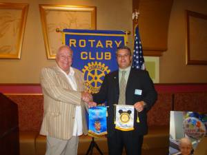 Clive Howells exchanges banners with the President of a Florida Rotary Club